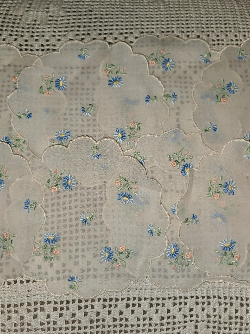 Embroidered Doily White Blue Daisy Scalloped Linen Cocktail Napkin Set Of 8